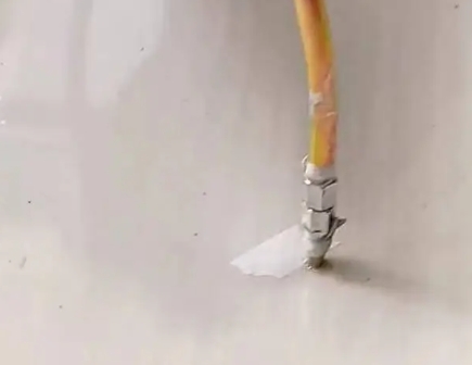 官渡瓷砖空鼓维修公司专业解答在瓷砖铺贴过程中，如果使用的砂料过粗（如全部使用了粗砂），可能会导致以下问题